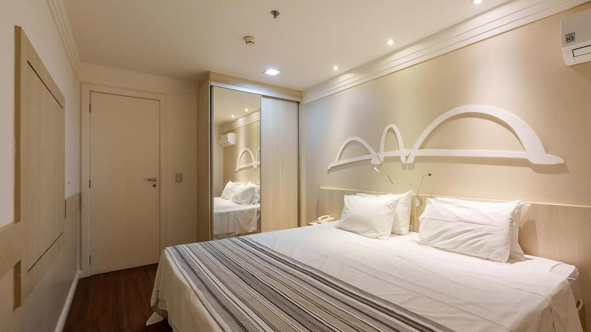 Flat Moderno Hotel Mercure Lider Brasília 0*,
