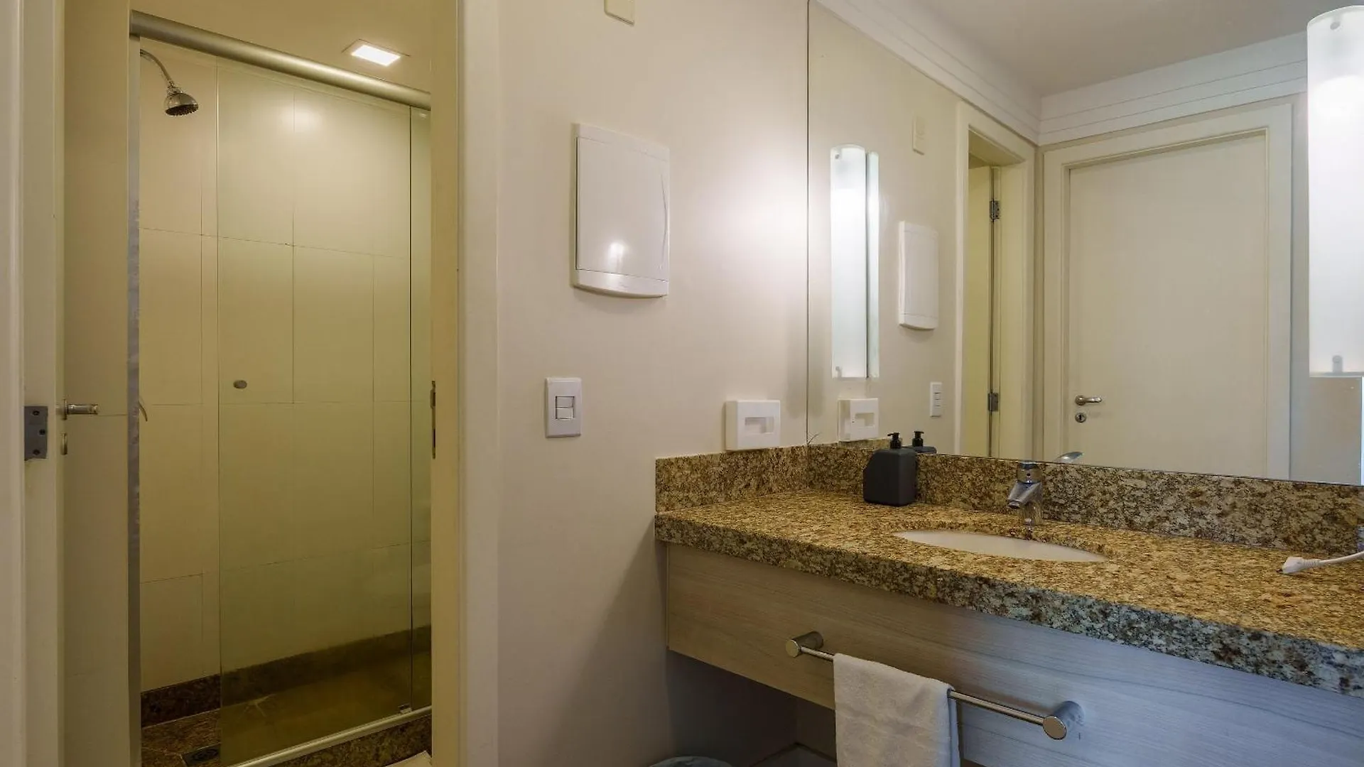 Flat Moderno Hotel Mercure Lider Brasília 0*,  Brasil